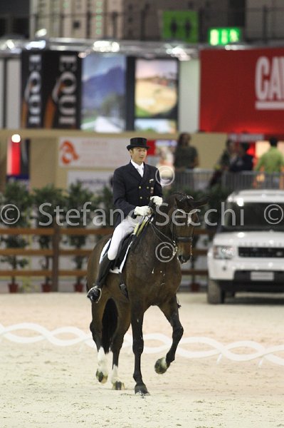 LAUGKS_MEGGLE\'S WELTTALL_MILANO_2011_SS3_9932.jpg